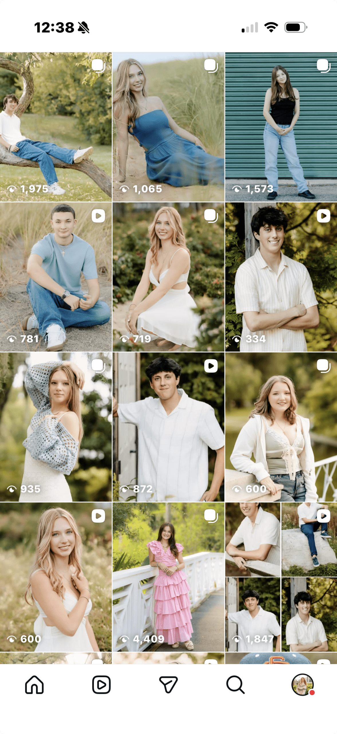 IG feed showing examples of what to wear for your senior photos.